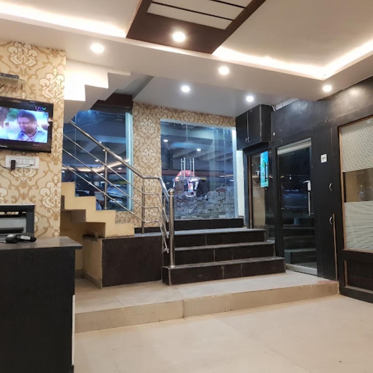 Hotel New Kumar & Banquet 3*