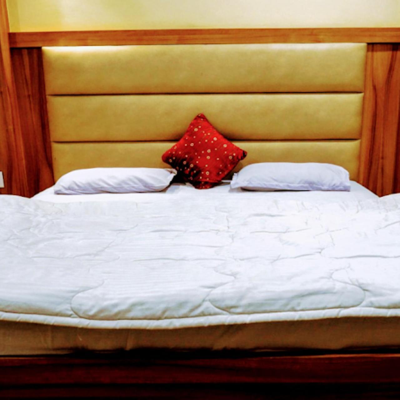 New Kumar & Banquet Hotel