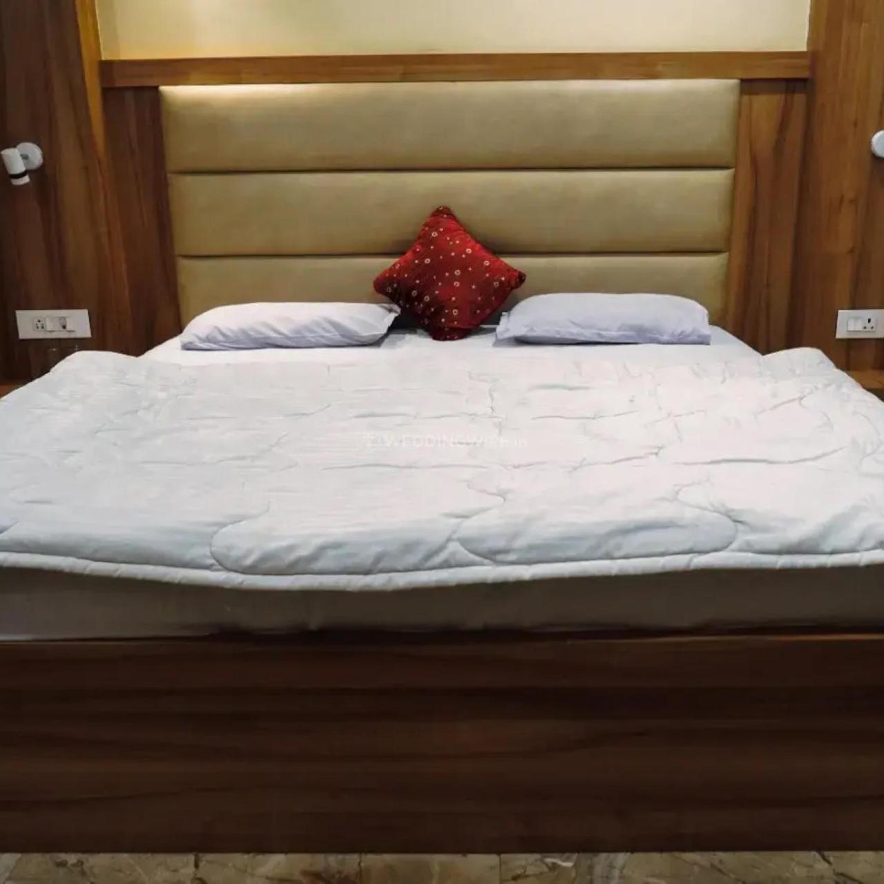 Hotel New Kumar & Banquet 3*