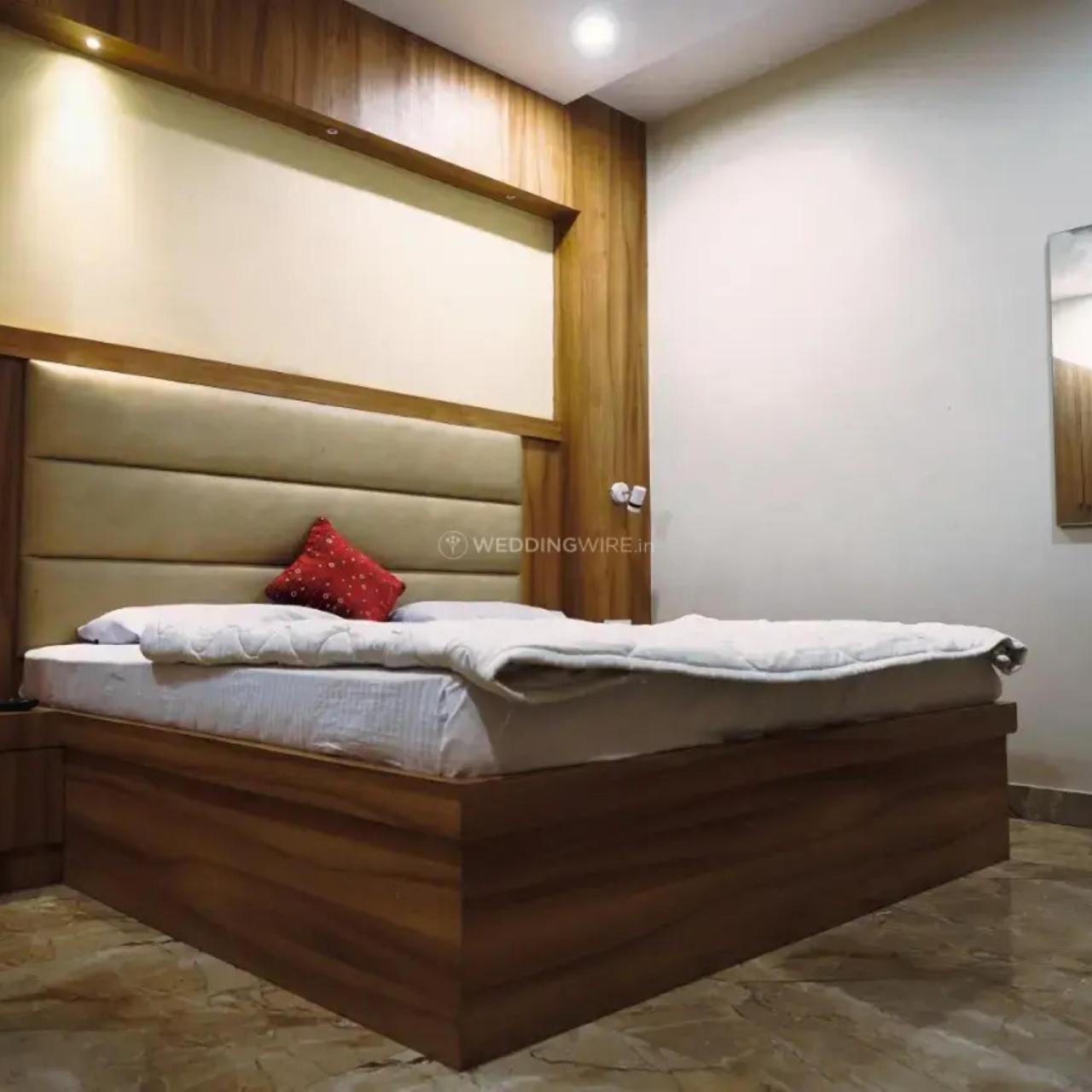 New Kumar & Banquet Hotel